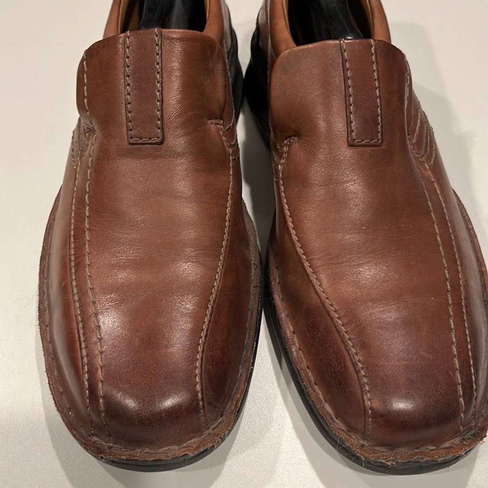 Mens Clarks dress shoes light brown leather.  Comfort orthotic sole